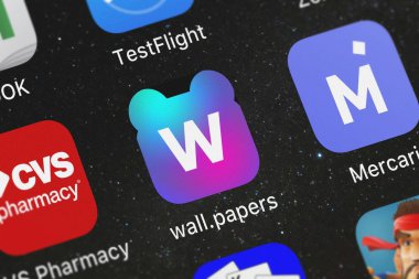 London, Büyük Britanya - 29 Eylül 2018: ekran görüntüsü wall.papers hareket eden app iphone üzerinde byss telefon simgesi.
