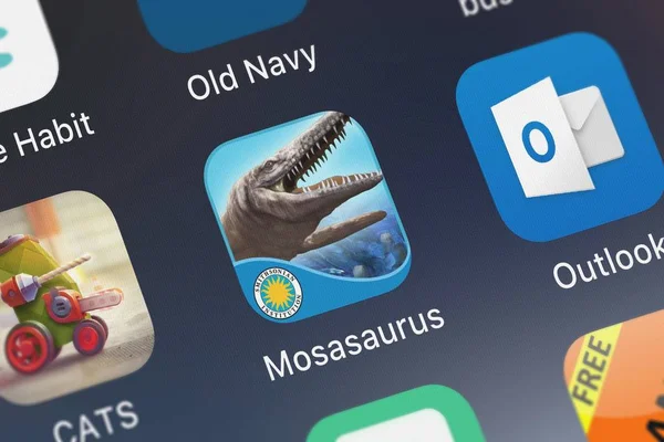 英国伦敦 2018年9月30日 莫萨索鲁斯的截图 强大的海洋统治者 史密森尼移动应用程序从海洋媒体图标上的 Iphone — 图库照片