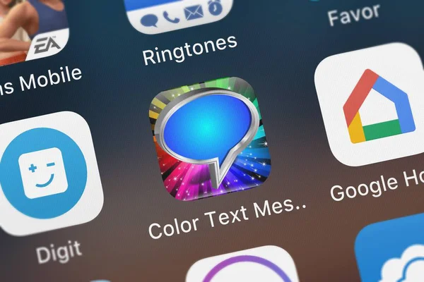 London, Büyük Britanya - 30 Eylül 2018: Close-up Pop-ok.com renk metin mesajları simgesinden bir iphone üzerinde.