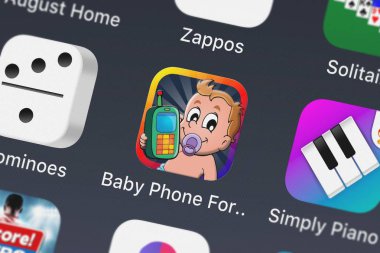 London, Büyük Britanya - 01 Ekim 2018: Bebek telefon için çocuklar ve bebekler mobil uygulaması App aile Ab üzerinden bir iphone ekranında.