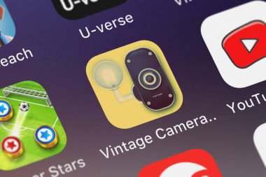 London, Büyük Britanya - 30 Eylül 2018: yakın çekim çekim Vintage fotoğraf makinesi Retro Film 8mm uygulama simgesini Manpreet Kaur bir iphone üzerinde.