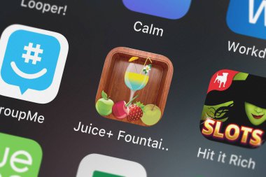 London, Büyük Britanya - 30 Eylül 2018: yakın çekim bardak suyu + Çeşme makine Lite - Pop-ok.com mobil app olabilir tüm içersin.