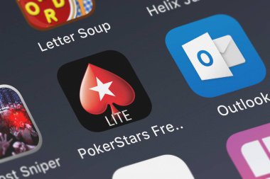 London, Büyük Britanya - 30 Eylül 2018: Close-up yıldız cep Limited Pokerstars Ücretsiz Online Poker simgesinden bir iphone üzerinde.
