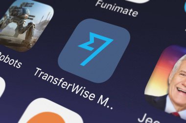 London, Büyük Britanya - 30 Eylül 2018: yakın çekim shot Transferwise havale mobil App üzerinden Transferwise Ltd.