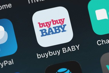 London, Büyük Britanya - 30 Eylül 2018: ekran görüntüsü buybuy bebek hareket eden app yatak, banyo ve ötesinde bir iphone üstünde kutsal kişilerin resmi.