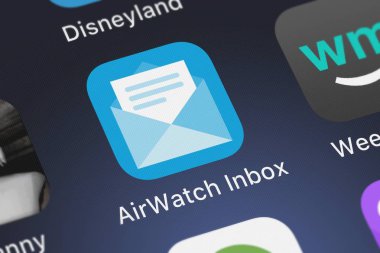 London, Büyük Britanya - 30 Eylül 2018: Airwatch gelen kutusu mobil uygulaması Airwatch, Llc bir iphone ekranında gelen.