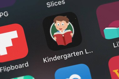 London, Büyük Britanya - 30 Eylül 2018: Screenshot-in hareket eden app anaokulu öğrenme çalışma kitabından Rosimosi Llc.