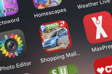 London, Büyük Britanya - 30 Eylül 2018: Screenshot alışveriş merkezi araba simülatörü gerçek sürüş Racing oyunu hareket eden app iphone üzerinde oyun ile Oyunlar Ltd simgesinden otopark.