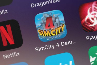 London, Büyük Britanya - 01 Ekim 2018: ekran görüntüsü Aspyr Media, Inc.'in ' ın mobil app Simcity 4 Deluxe Edition. 