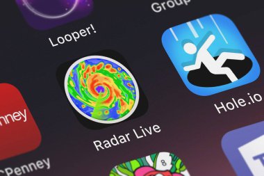 London, Büyük Britanya - 30 Eylül 2018: yakın çekim Radar Live: Noaa doppler radar simgesinden Voros yenilik iphone üzerinde.