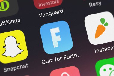 Noah Cremer Fortnite Vbucks Pro simgesinden bir iphone üzerinde sınava Close-up London, Büyük Britanya - 01 Ekim 2018:.