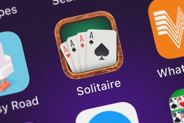 London, Büyük Britanya - 01 Ekim 2018: Screenshot Solitaire mobil App iphone üzerinde Taptapboom Ltd. simgesinden.