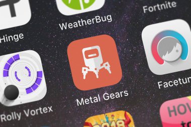 London, Büyük Britanya - 02 Ekim 2018: Metal dişliler mobil uygulaması Appsolute Oyunlar LLC bir iphone ekranında.