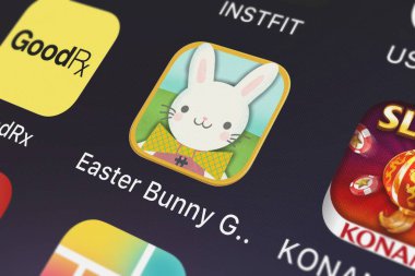 London, Büyük Britanya - 02 Ekim 2018: ekran görüntüsü Paskalya Bunny oyun çocuklar için: Scott Adelman Apps Inc simgesi bir iphone üzerinde yumurta avı bulmaca altın mobil uygulaması.