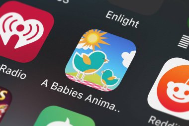 London, Büyük Britanya - 01 Ekim 2018: ekran görüntüsü Philipp Metzler'ın mobil app A bebekler hayvanlar sıralama tarafından boyutu maça öğrenin ve oyun çocuklar için.