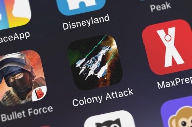 London, Büyük Britanya - 02 Ekim 2018: ekran görüntüsü Geek Plajı'nın mobil app koloni saldırı.