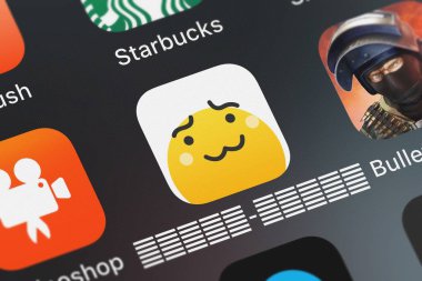 London, Büyük Britanya - 02 Ekim 2018: Yakın çekim - uygulama simgesini Qiyi bir iphone üzerinde vuruldu. 