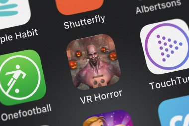 London, Büyük Britanya - 01 Ekim 2018: Close-up Vr korku: Vulcan Labs Limited şirketi Halloween Oda simgesinden bir iphone üzerinde.