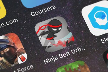 Ninja cıvata kentsel sıçrama - Sprint, dilim, zar, Simon Crack bir iphone üzerinde çalıştırmak atlama simgesinden London, Büyük Britanya - 02 Ekim 2018: yakın çekim.