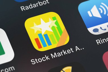 London, Büyük Britanya - 01 Ekim 2018: yakın çekim shot cep etkileşimli Llc's popüler App borsa analisti değerlendirme: hisse uzman oy verildi.