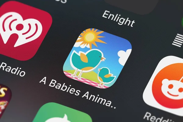 London, Büyük Britanya - 01 Ekim 2018: ekran görüntüsü Philipp Metzler'ın mobil app A bebekler hayvanlar sıralama tarafından boyutu maça öğrenin ve oyun çocuklar için.