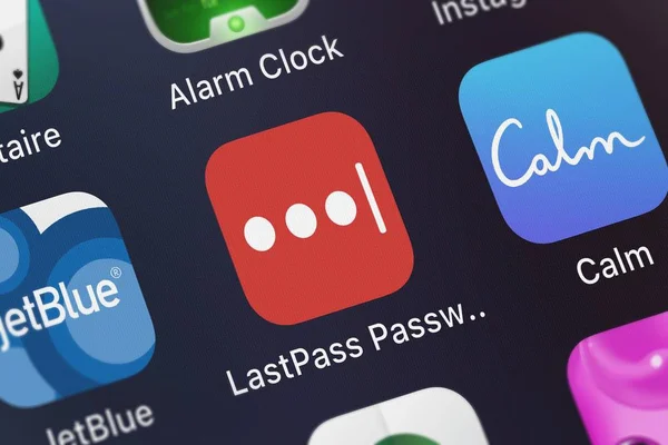 London, Büyük Britanya - 01 Ekim 2018: Close-up bir iphone Lastpass Password Manager simgesine LogMeIn, Inc.