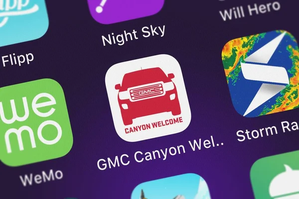 London, Büyük Britanya - 01 Ekim 2018: simge mobil App iphone üzerinde genel Motors şirketinden Gmc Canyon hoş geldiniz.