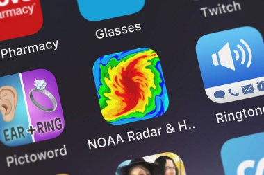 London, Büyük Britanya - 02 Ekim 2018: Screenshot-in hareket eden app Noaa Radar kasırga haberdar etmek--dan vimov, Llc.