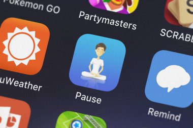London, Büyük Britanya - 02 Ekim 2018: Pause - rehberli meditasyon App iphone ekranında Greentomatomedia üzerinden mobil uygulaması.