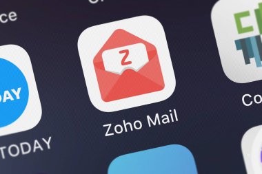 London, Büyük Britanya - 01 Ekim 2018: yakın çekim çekim Zoho şirketin popüler uygulaması Zoho Mail - e-posta ve takvim.