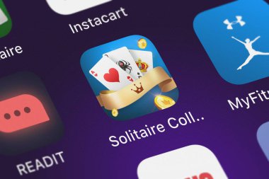 London, Büyük Britanya - 01 Ekim 2018: ekran görüntüsü Weplay teknolojileri'nın mobil uygulaması Solitaire koleksiyonu. 