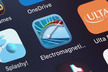 London, Büyük Britanya - 02 Ekim 2018: elektromanyetik Dedektör Emf mobil app Jorge Gregorio Martin Bello üzerinden bir iphone ekranında.