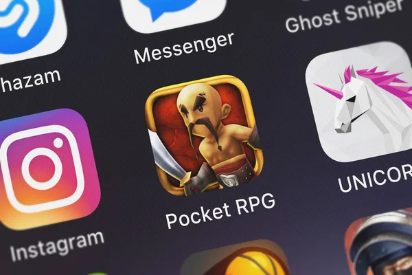 Iphone で携帯アプリのクレセントムーン ゲームの Rpg とポケットのロンドン イギリス 2018 アイコン — ストック写真