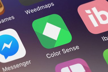 London, Büyük Britanya - 02 Ekim 2018: Screenshot-in hareket eden app renk Sense - göz testi, kontrol Your vizyon Kuku Kube renk döşemeleri Kateryna Bakhmach üzerinden.