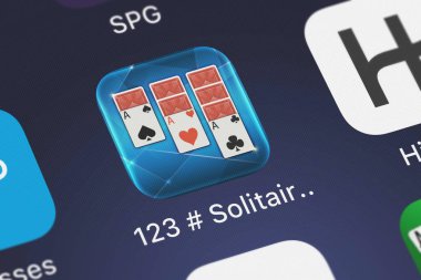 London, Büyük Britanya - 01 Ekim 2018: simge mobil App 123 Solitaire Fino Soft Inc. bir iphone üzerinde.