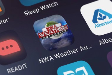 London, Büyük Britanya - 01 Ekim 2018: yakın çekim çekim Nwa hava yetkilisi uygulama simgesini Nexstar yayın bir iphone üzerinde.