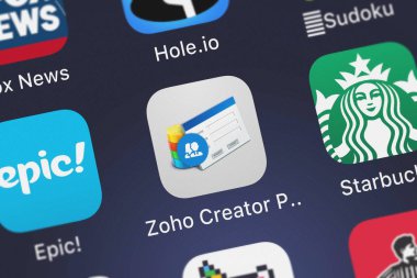 London, Büyük Britanya - 02 Ekim 2018: yakın çekim çekim bir iphone Zoho Creator Portal uygulama simgesine Zoho Corporation.