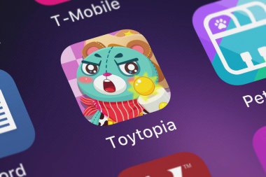 London, Büyük Britanya - 02 Ekim 2018: Close-up Xchange Toytopia simgesinden bir iphone üzerinde.