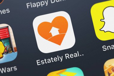 London, Büyük Britanya - 02 Ekim 2018: yakın çekim çekim Estately Estately Emlak uygulama simgesini bir iphone üzerinde.
