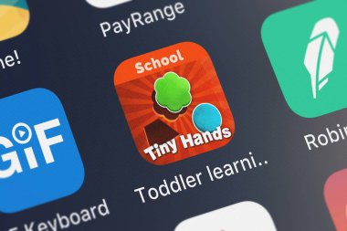 London, Büyük Britanya - 02 Ekim 2018: Oyunlar tam mobil uygulaması Tinyhands Apps Eğitim öğrenme Oyunlar için bebekler küçük bebekler ve çocuklar Corp bir iphone ekran üzerinde öğrenme Toddler.