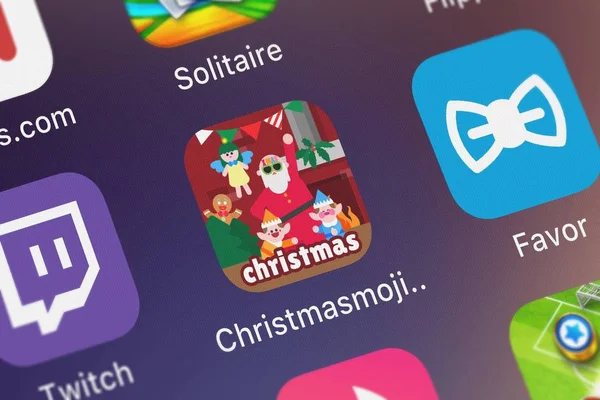 Лондон Великобритания Октября 2018 Года Скриншот Мобильного Приложения Christmasmoji Dualverse — стоковое фото