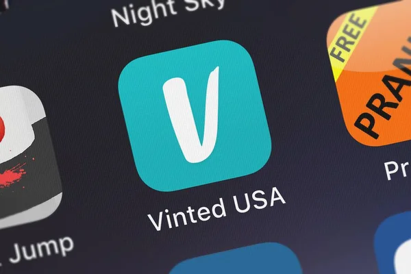 London, Büyük Britanya - 02 Ekim 2018: Screenshot Vinted ABD mobil App iphone üzerinde Vinted Limited simgesinden.