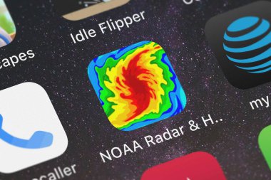 London, Büyük Britanya - 02 Ekim 2018: Close-up shot Noaa Radar kasırga Lite mobil App üzerinden vimov, Llc.