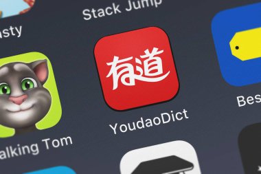 London, Büyük Britanya - 02 Ekim 2018: Youdaodict hareket eden app--dan Beijing Netease Youdao bilgisayar sistemi Co, Ltd bir iphone ekranında.