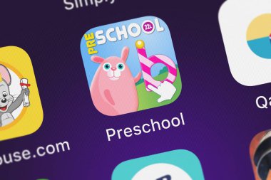 London, Büyük Britanya - 01 Ekim 2018: Screenshot 22learn mobil app okul öncesi öğrenme Paskalya maç bulmaca oyunları, Llc simgesi bir iphone üzerinde. 
