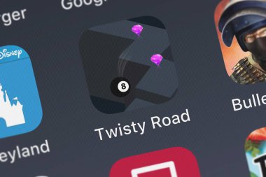 London, Büyük Britanya - 01 Ekim 2018: ekran görüntüsü virajlı yol. Kiran Devi simgesi bir iPhone mobil uygulaması.