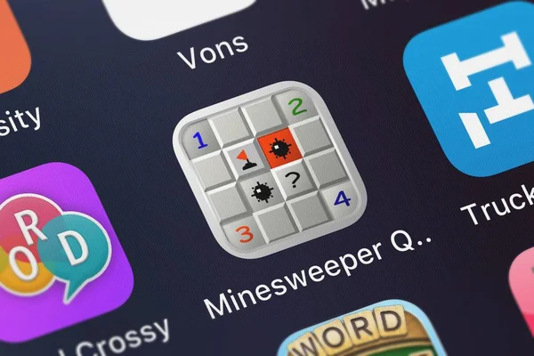 Лондон Великобритания Октября 2018 Года Икона Мобильного Приложения Minesweeper Premium — стоковое фото