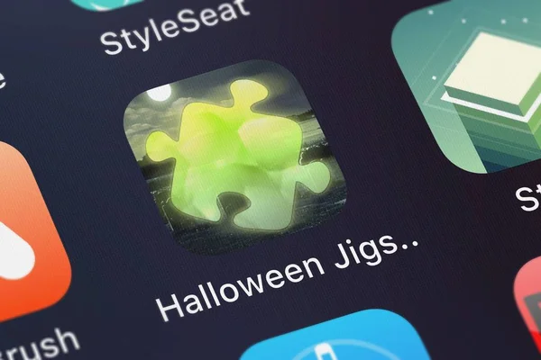 London Egyesült Királyság Október 2018 Ikon Mobil App Halloween Lombfűrész — Stock Fotó
