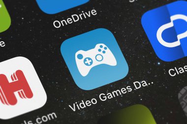 London, Büyük Britanya - 02 Ekim 2018: simge fotoğrafları bir iPhone üzerinden mobil App Video oyunları veritabanı inceden inceye gözden geçirmek.