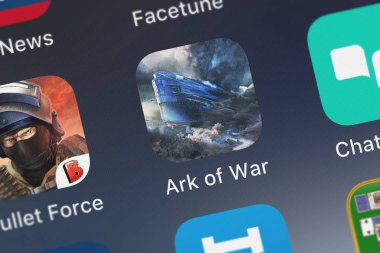 London, Büyük Britanya - 02 Ekim 2018: yakın çekim çekim savaş Ark: Cumhuriyeti uygulama simgesi 7 korsanlar sınırlı bir iphone üzerinde.